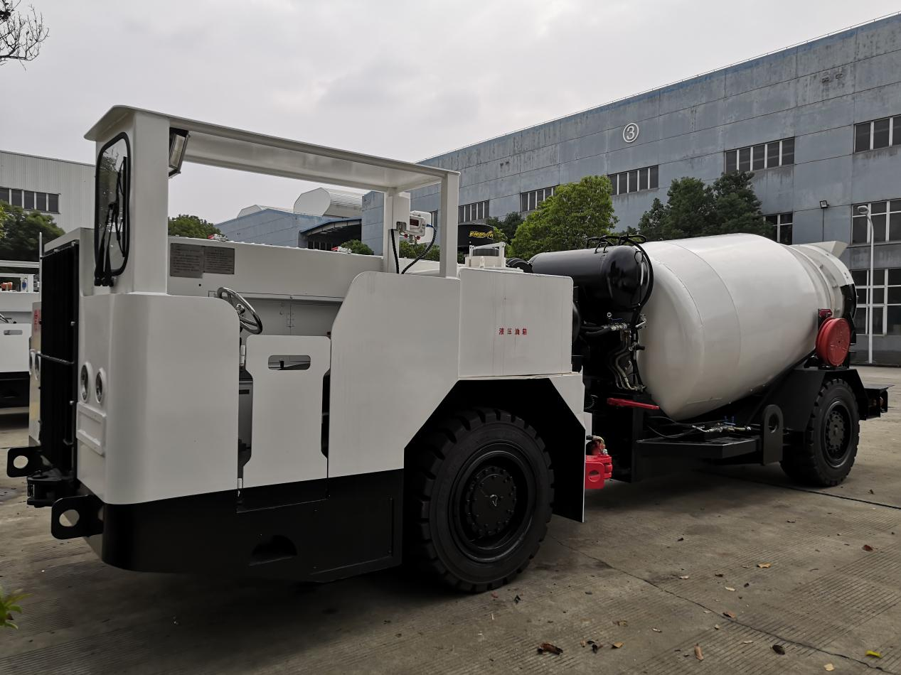 無軌膠輪車自動滅火裝置